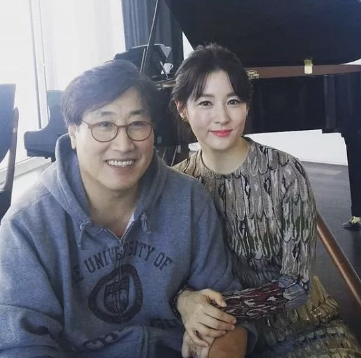 51岁李英爱绝美冻龄！“大长今”嫁入豪门13年，11岁龙凤胎颜值高