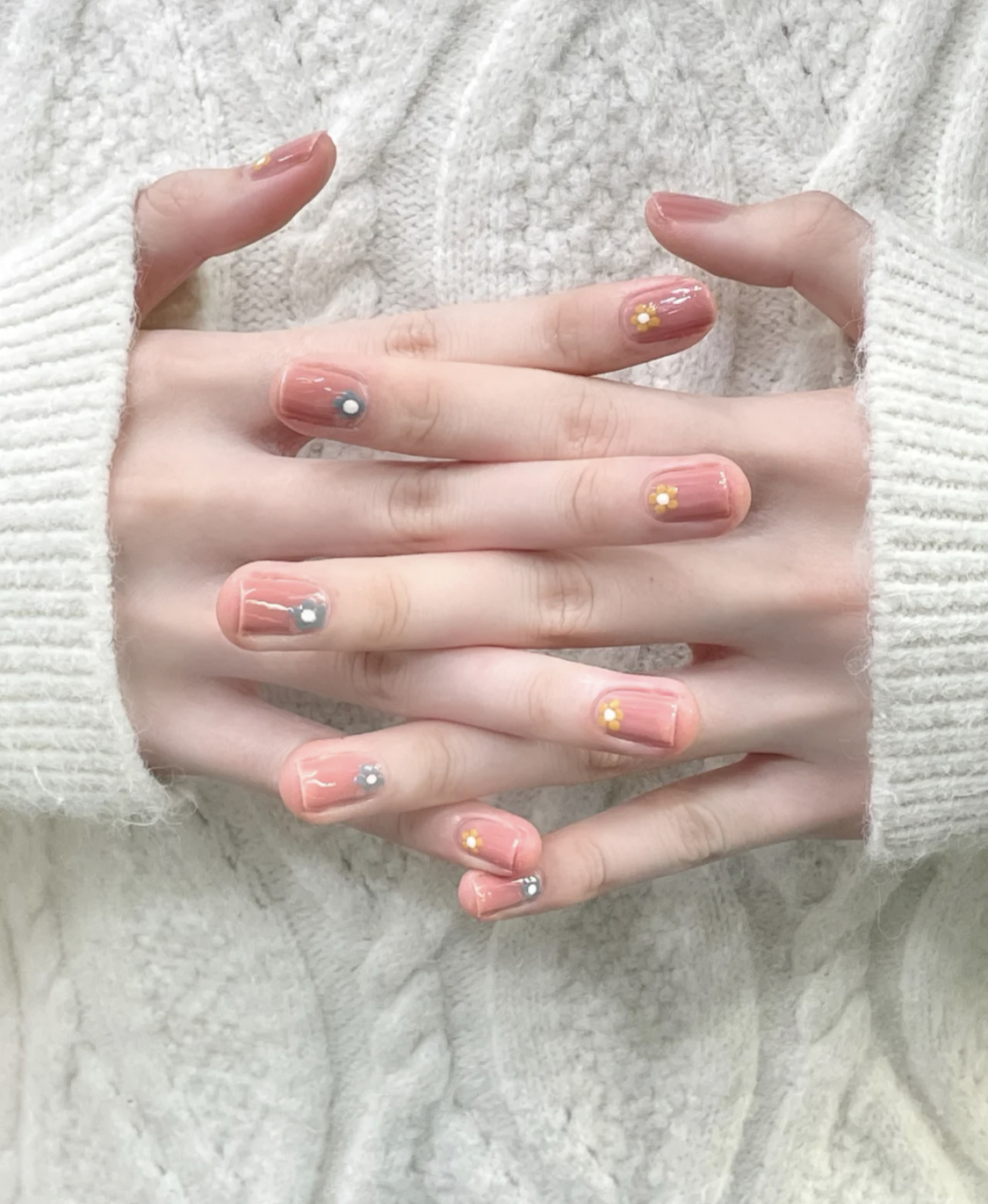 简单美甲图片最新款（三款适合少女的美甲介绍）