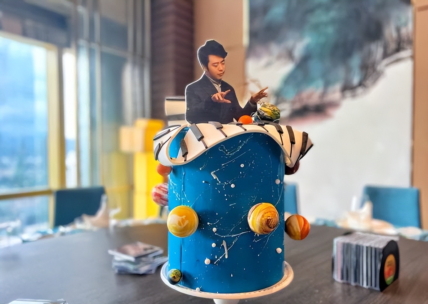 郎朗晒一家三口合照为自己庆生 发文感谢大家祝福
