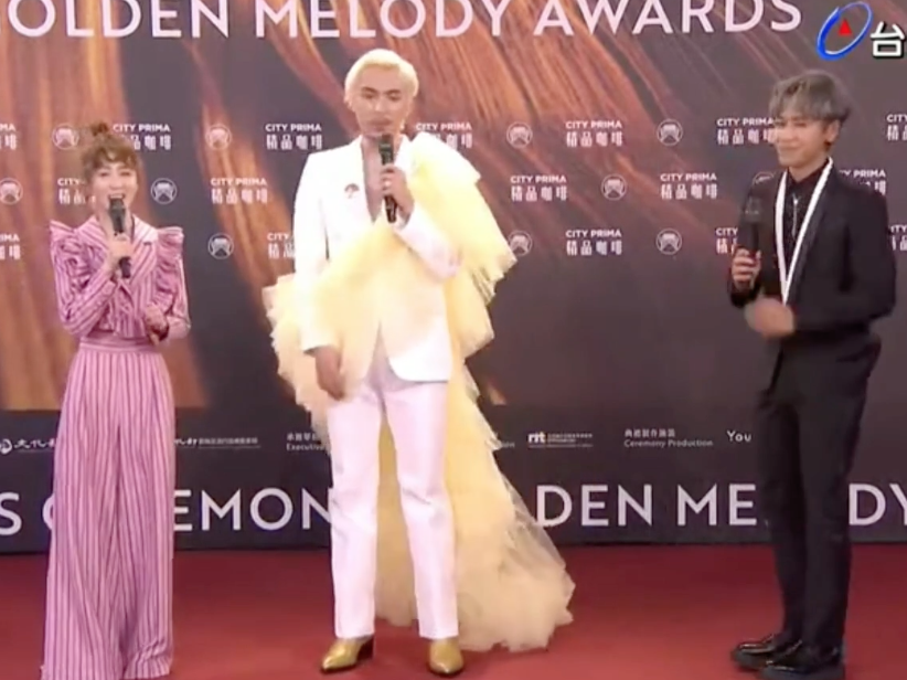 这是颁奖还是开业？金曲奖艺人造型齐翻车，现场变成乡村大舞台？