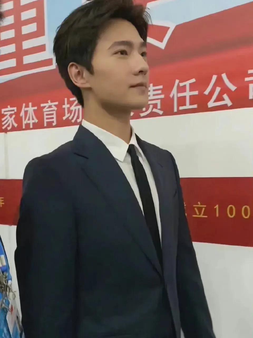 生图比精修好看的十位男明星：杨洋朱一龙太精致，任嘉伦肖战惊艳