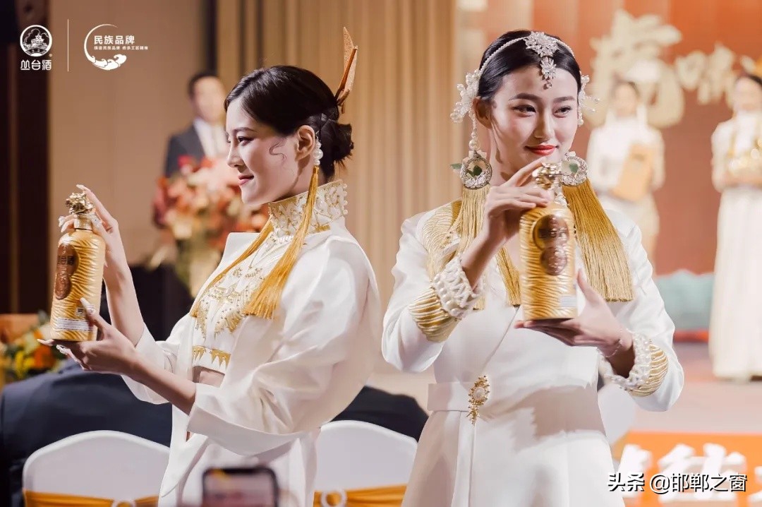叢臺虎年生肖酒“虎嘯”而來，卓越價值引爆收藏?zé)崆? class=