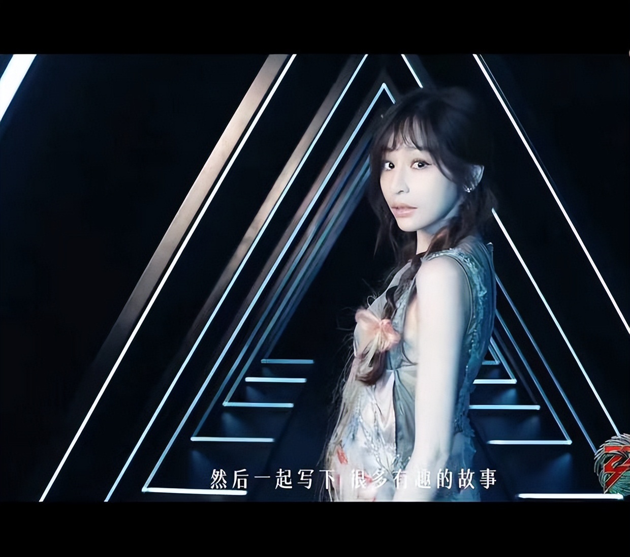 《浪姐3》未来感视频 王心凌发型减龄阿娇长裙绰约