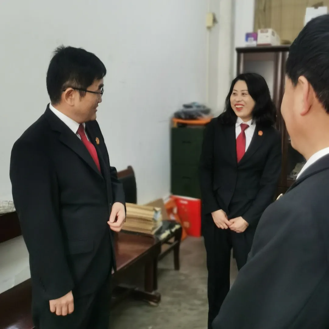 三原法院领导班子春节后上班第一天慰问全体干警