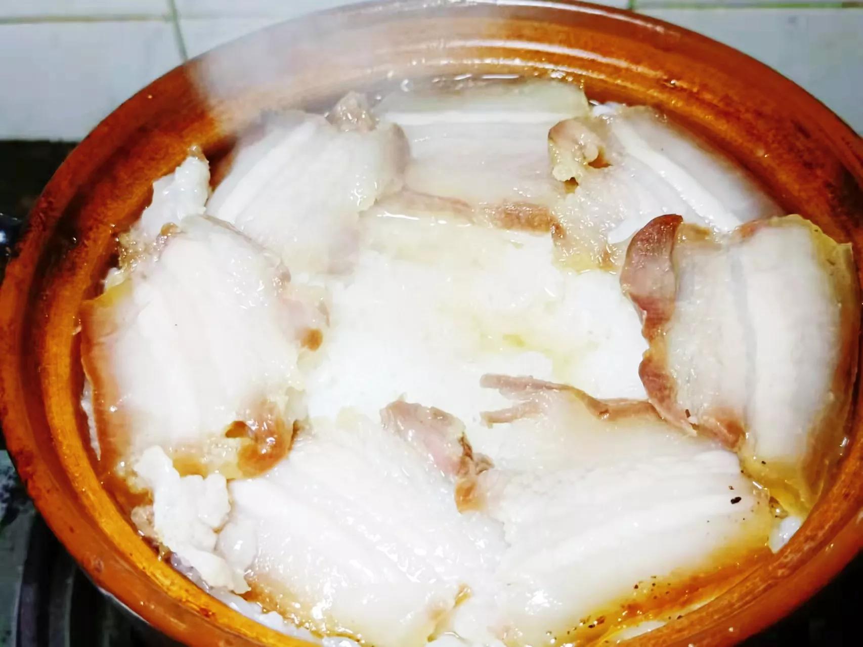煲仔饭用什么米（记住3个窍门米饭松软锅巴金黄）