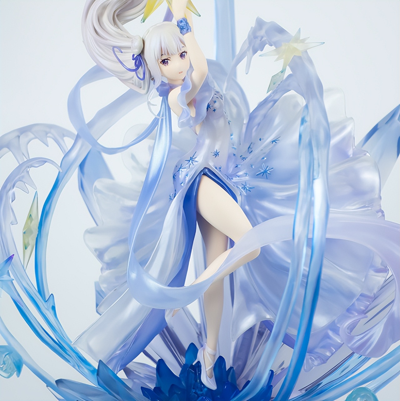 《Re：从零开始的异世界生活》艾米莉亚的水晶礼服有多美？-哪边嗨