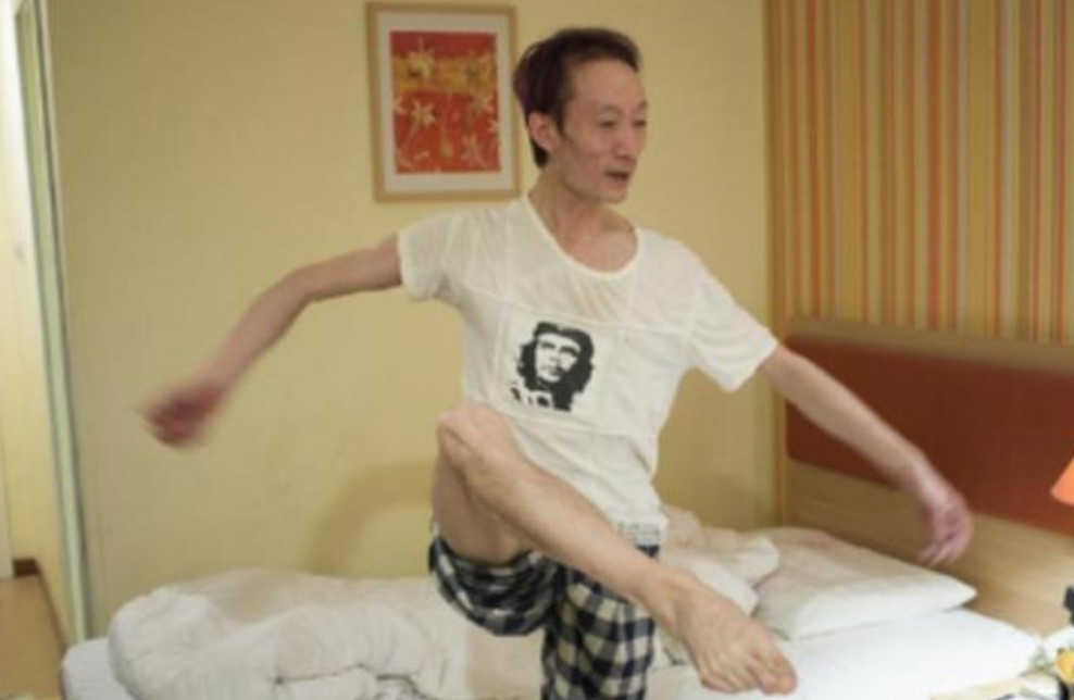 46岁“巨婴”郭冷：除了跳舞，连衣服都不会洗，年入百万无人敢嫁