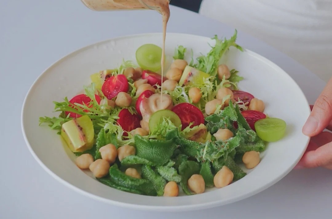 刘德华晒“日常餐”，满屏“绿色”引热议，网友：有钱人不吃肉？