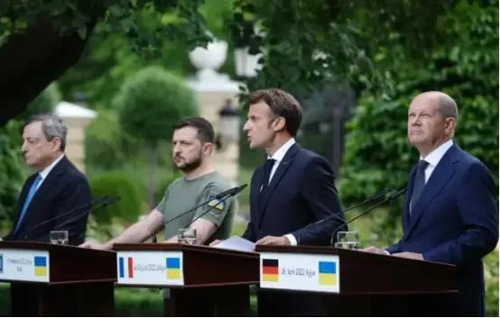 演员变硬汉，硬汉变演员