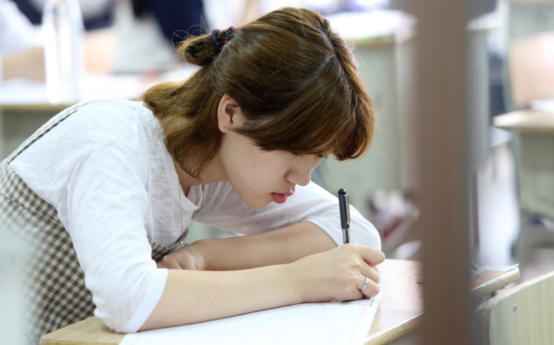 “努力就能成功”？知名教授说出大实话，三大因素或将战胜高考