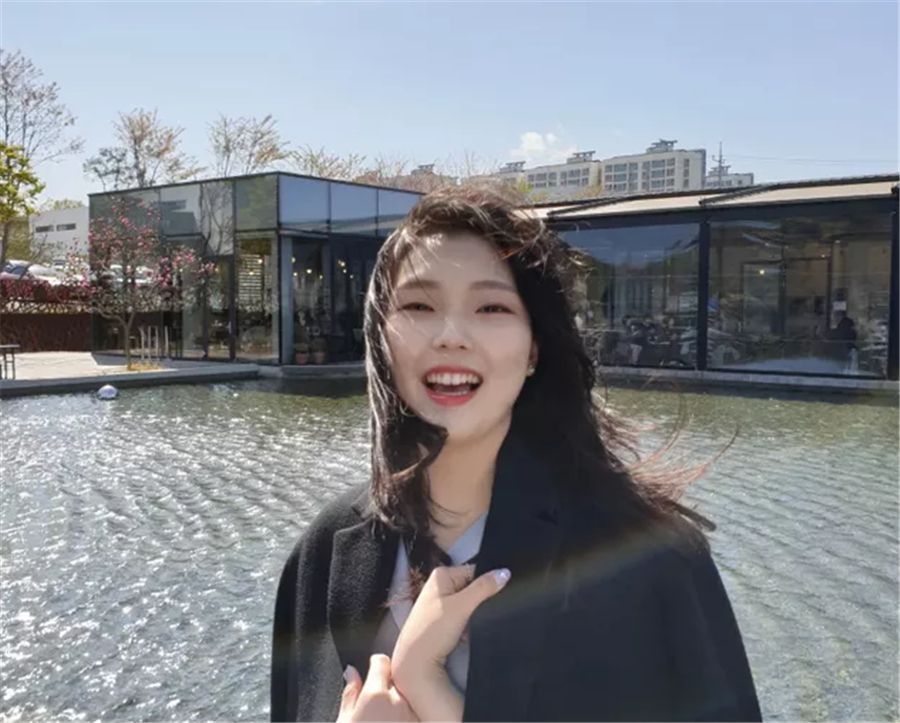 韩国95后女生卧室改造：清新少女风打造温馨私密空间