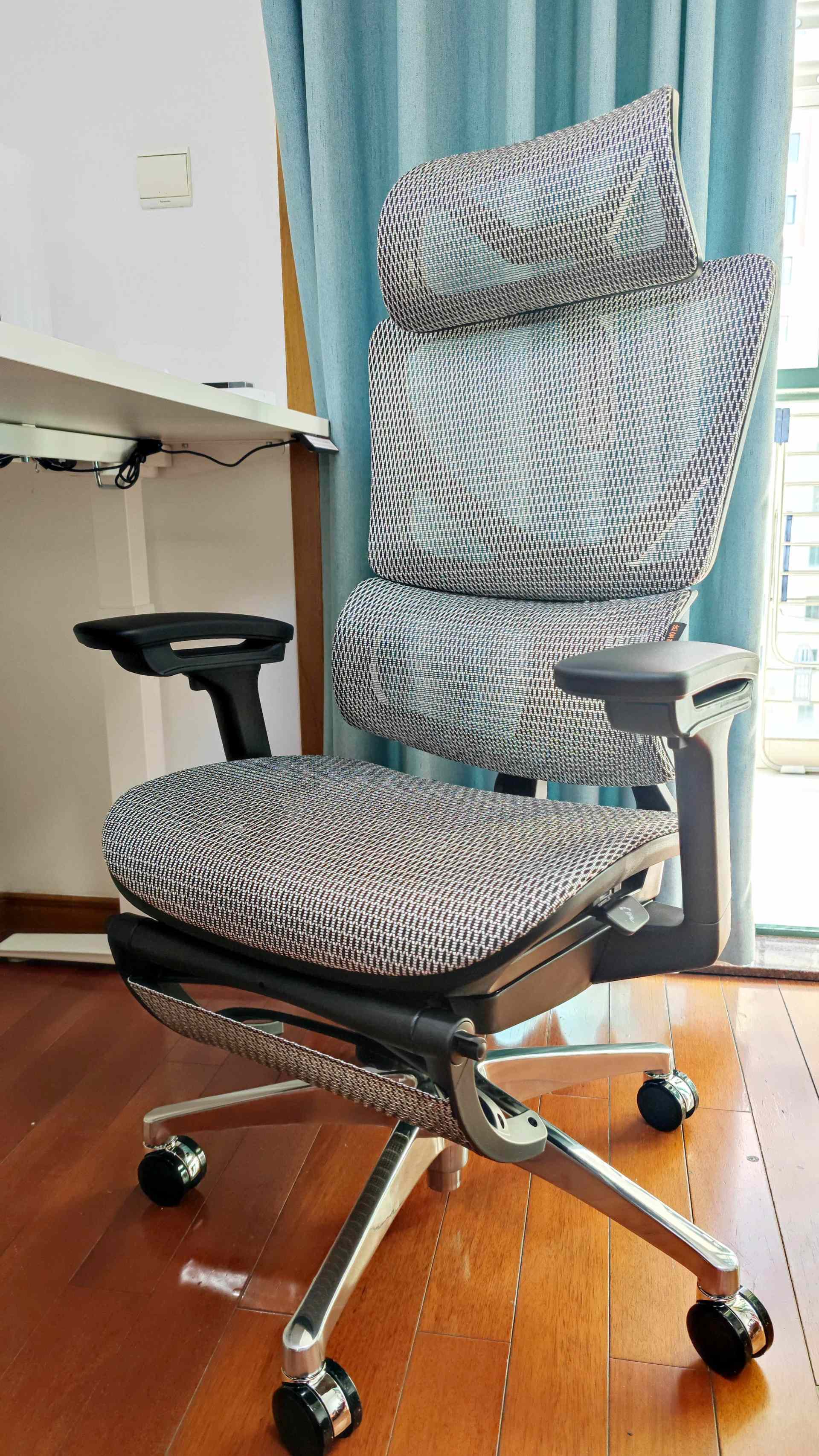 是不是出色的人体工学椅，坐坐才知道