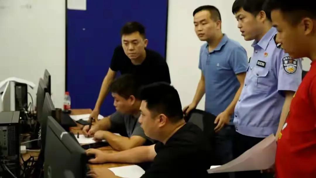 故事：女大学生当茶艺师后，也进了茶室暗门，警方乔装一网打尽