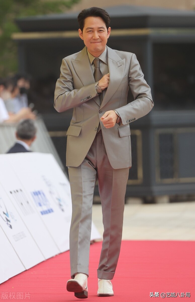 对比图有！韩国青龙大赏红毯，有人换脸，有人姨化，颜值集体滑坡