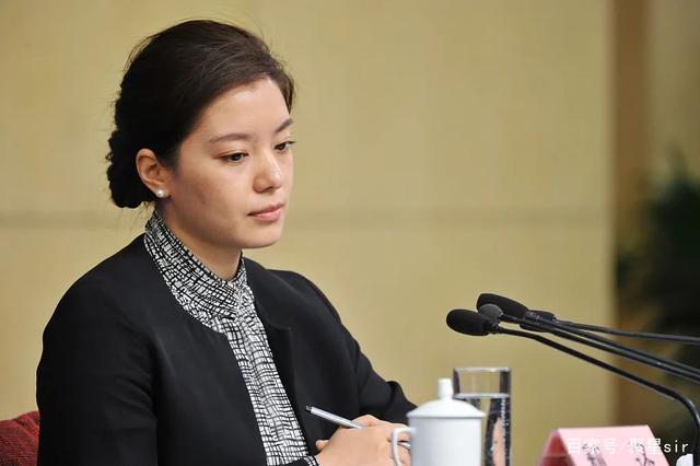 张京：17岁拒绝清北，21岁成外交翻译官，中美对话16分钟惊艳世界