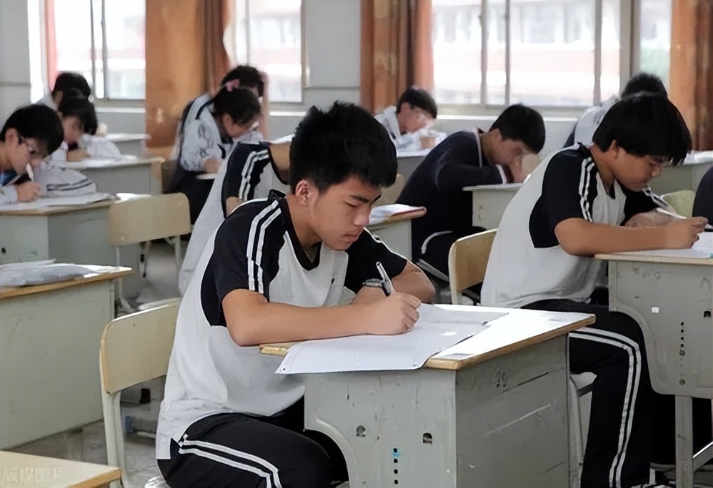 高三二模总分443分，高考有望达二本线吗？