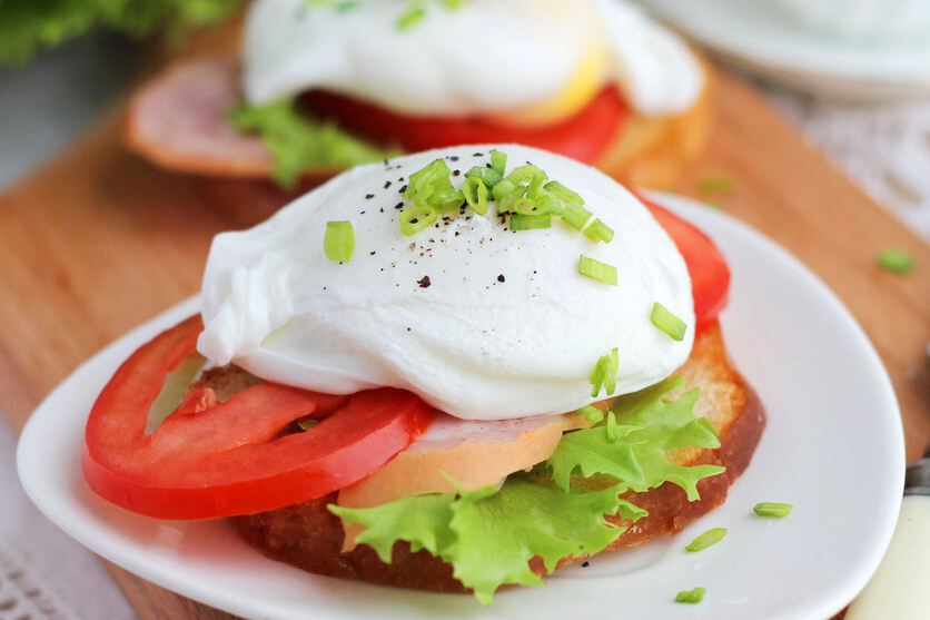 煮荷包蛋，水开直接下锅是大错，掌握2个步骤，圆润完整无飞沫