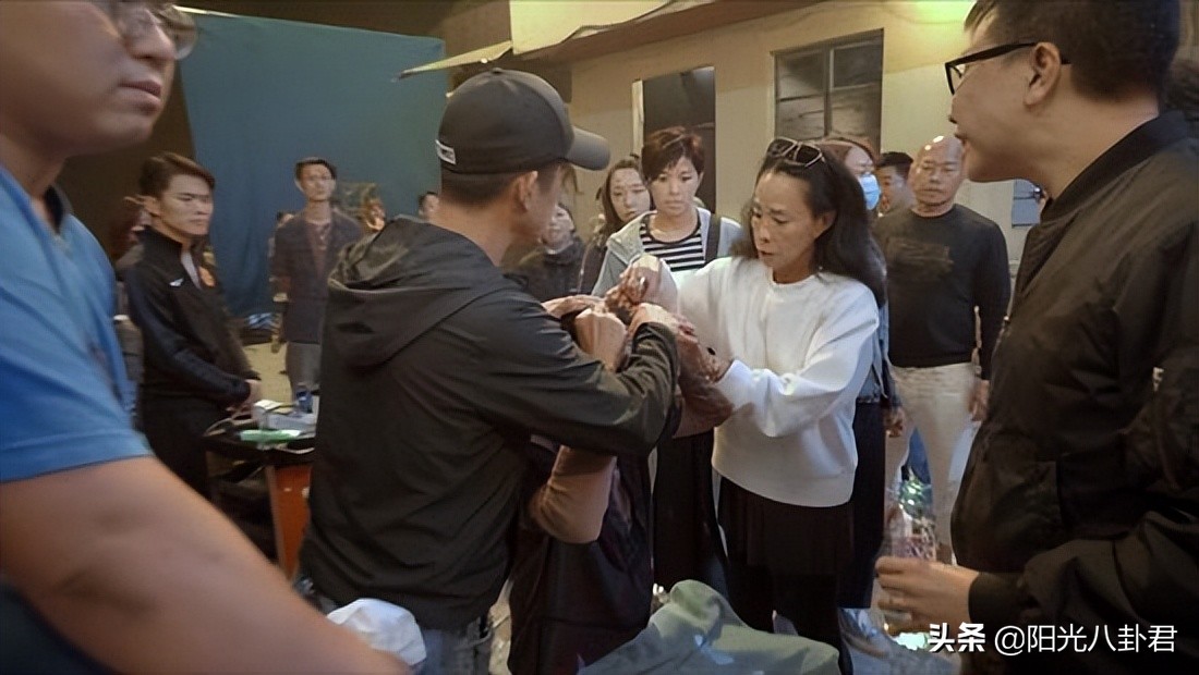 男星内卷起来差距有多大？中年人老当益壮，年轻人却一个比一个虚