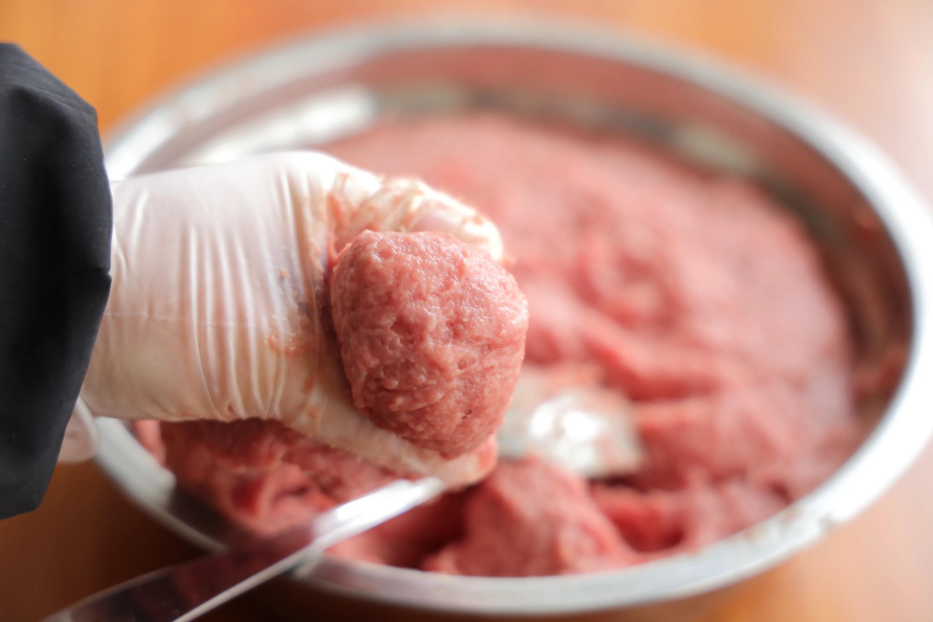 过年了，自制牛肉丸，Q弹有嚼劲，做汤涮火锅绝了，无添加更放心