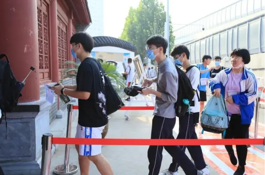 高考当天不建议“穿校服”？高三老师说出答案，尖子生更要注意