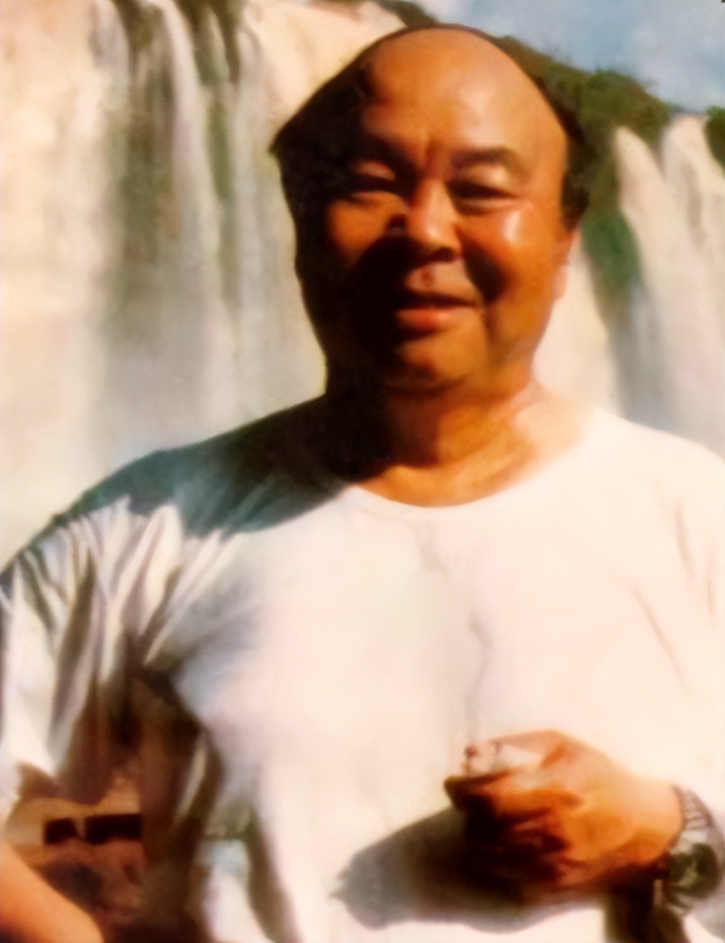 89年邓小平接见二野战友，见到杨国宇愣了愣说：这不是杨大人吗