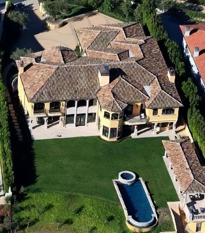 明明很漂亮，却没人追的8位女星，问题出在哪？