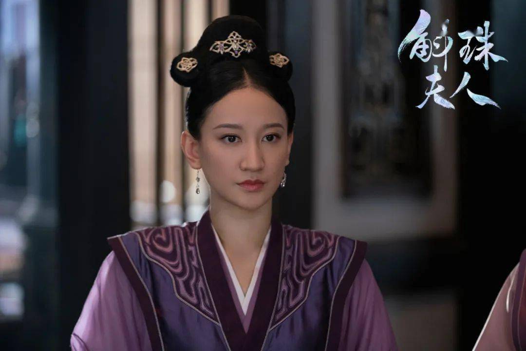 《斛珠》的鞠七七，因撞脸李小冉被挖掘出道，和陈晓还是中戏同学