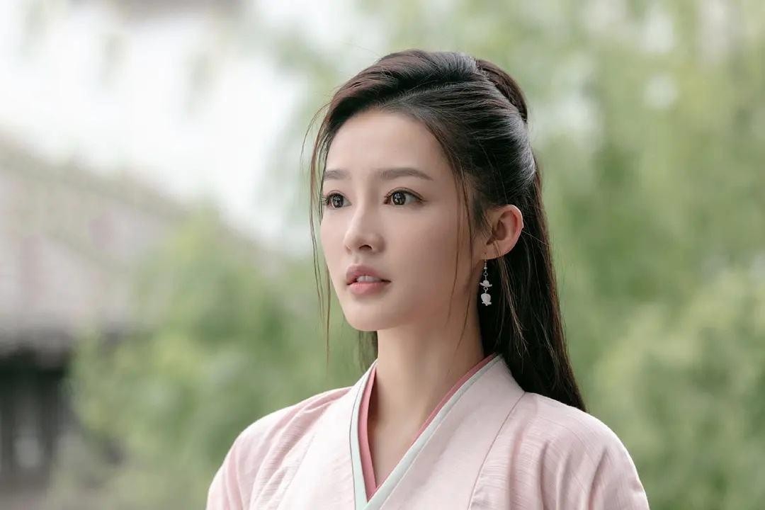 一脸“苦瓜相”却还能演大女主，这8位女星越看越丧，导演咋想的