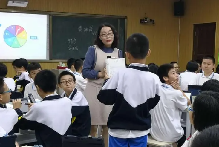 中小学教师“喜从天降”，2022年有望涨工资，哪些老师在范围内呢