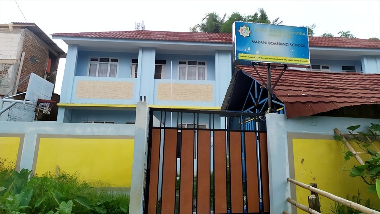 (涉事宗教学校)印尼国家儿童保护委员会公布的一份数据显示,去年该