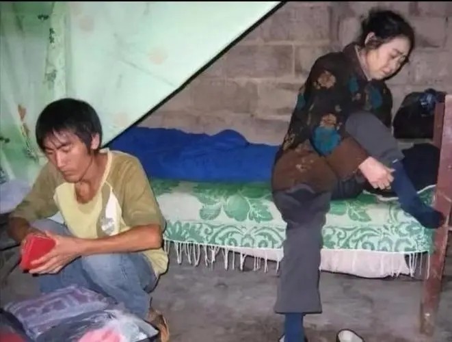 14年前他背“疯娘”求学，拒绝55万年薪，如今改变千名学子命运