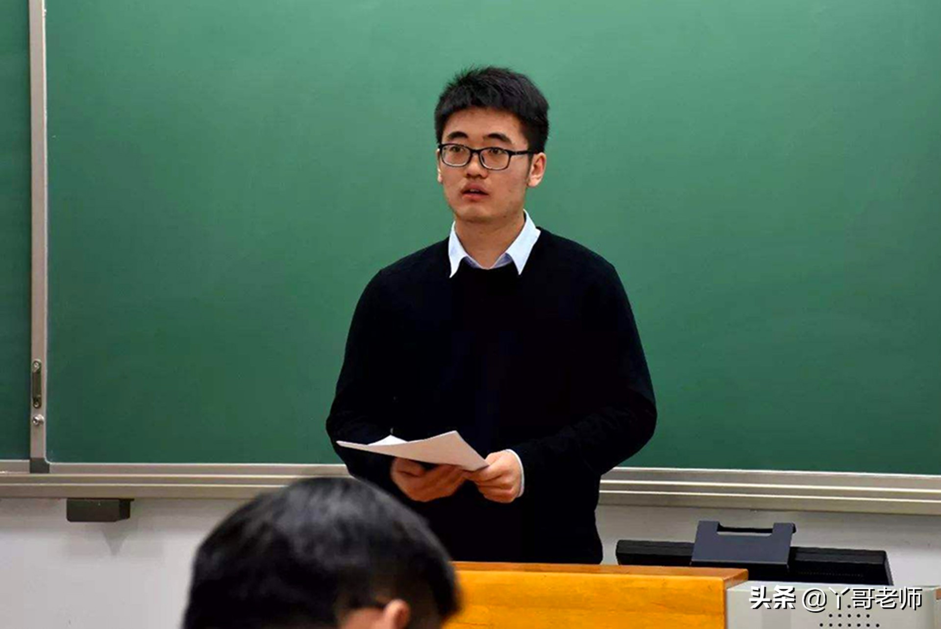 德育主任打了学生几巴掌，然后就辞职了，他做得对吗