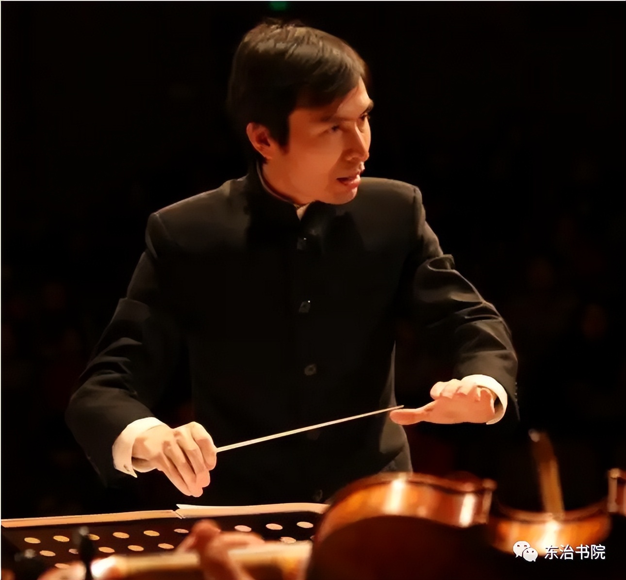 著名作曲家、音乐教育家黄秋远教授9日晚登讲东治书院首场公开课