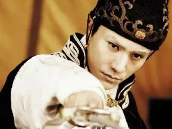 穿飞鱼服我只服这11位男星！穿上后个个化身为万人迷，霸气侧漏