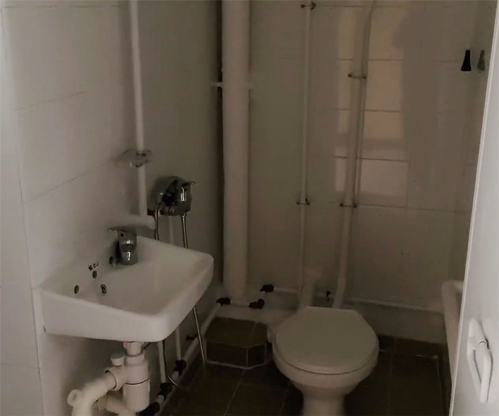 香港老哥申请公屋9年，搬进31㎡旧蜗居，规划一家四口的温馨小家