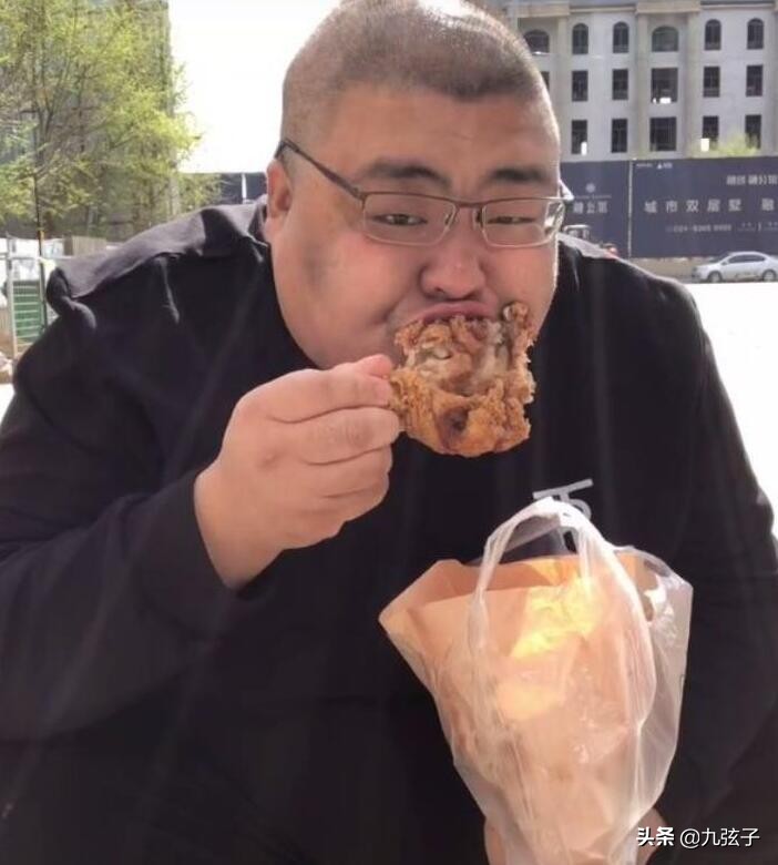 是资本“吃人”，还是人吃资本？29岁“泡泡龙”之死，是谁的过？