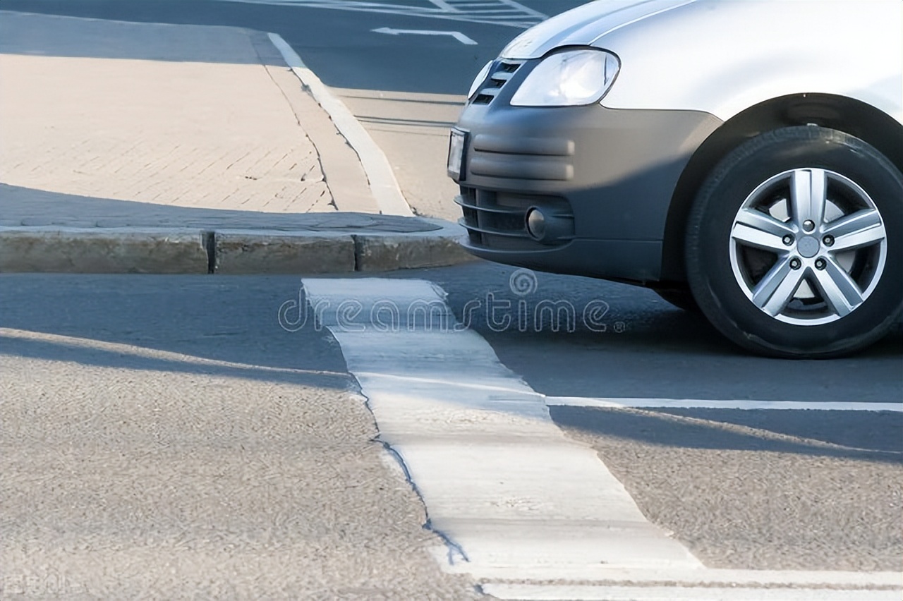 闯红灯到底是怎么判定的 公安部终于给出了准确说明