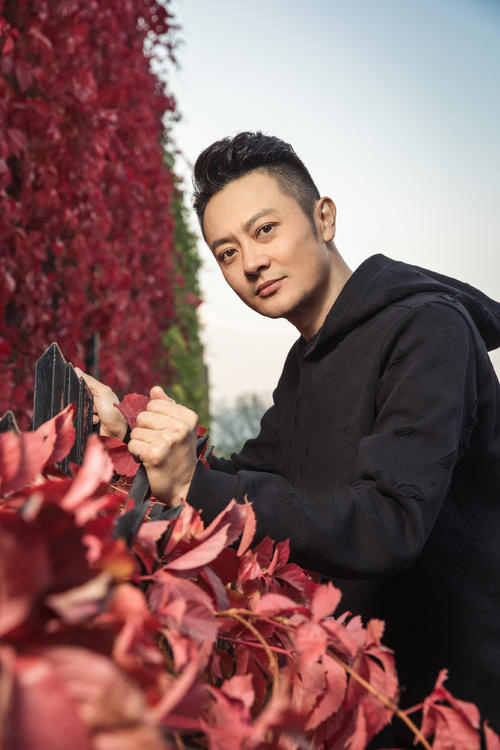 印小天与哈林娜离婚5年：他在悲痛中送走父亲，她单身带着儿子