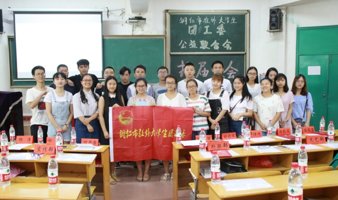 专科生是大学生吗？穿学士服拍毕业照，被本科生嘲笑没有资格