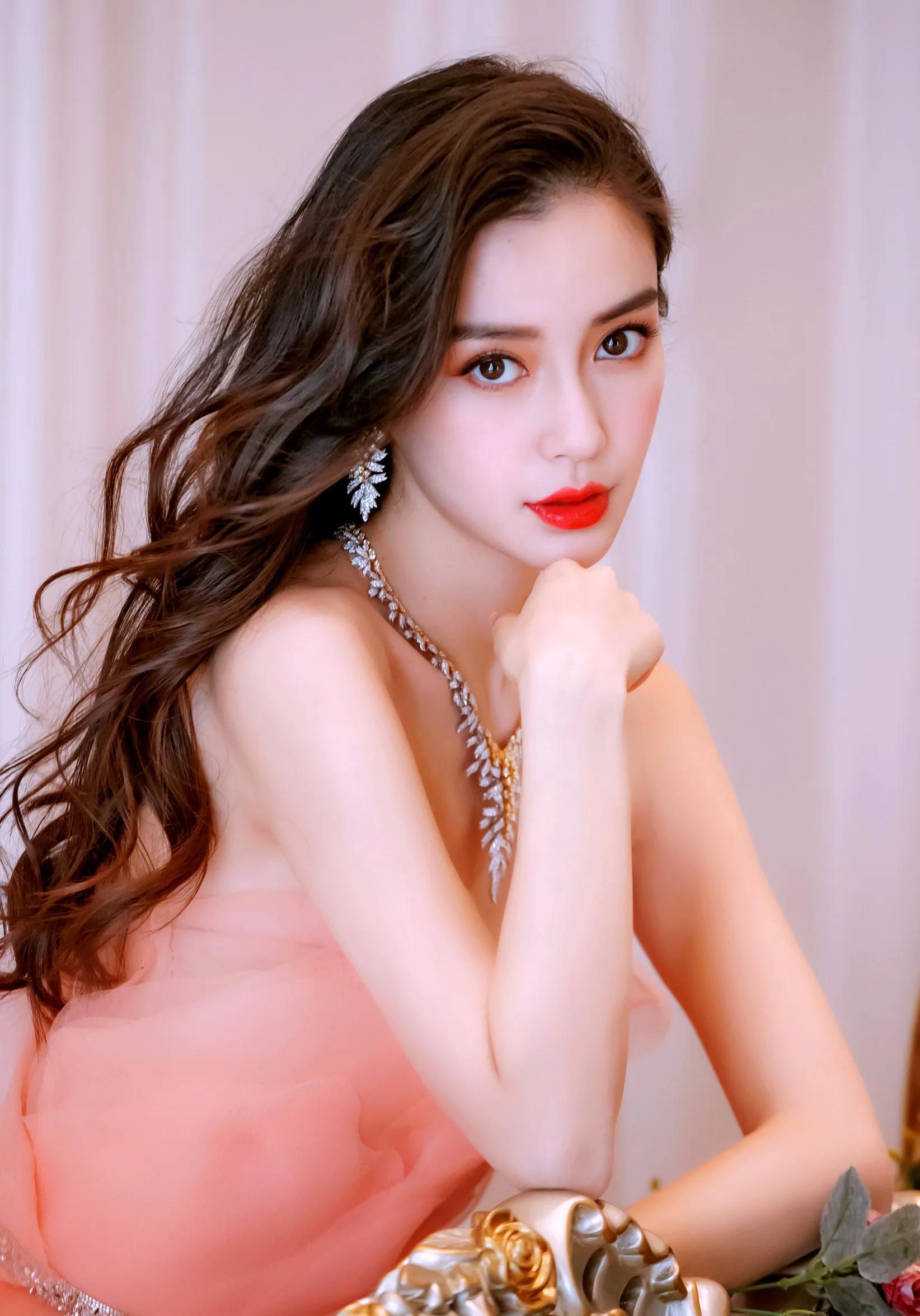 Angelababy虽然演技不行但是长得很美