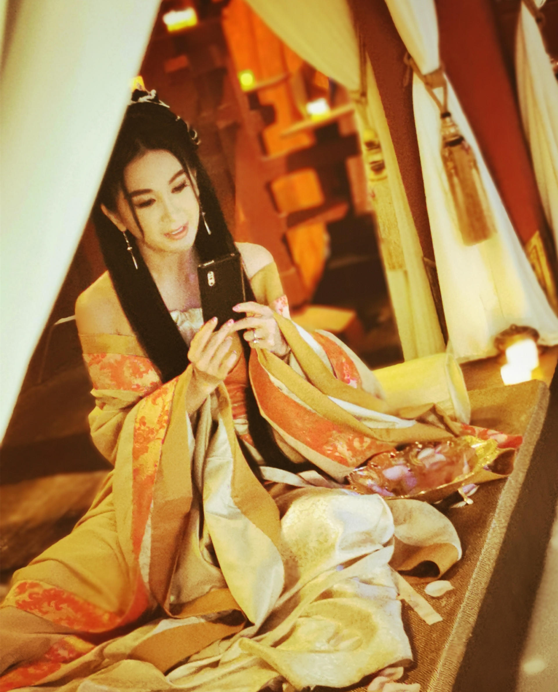 女星再扮经典角色：王艳上演回忆杀，关晓彤空姐装梦回“你叉叉”