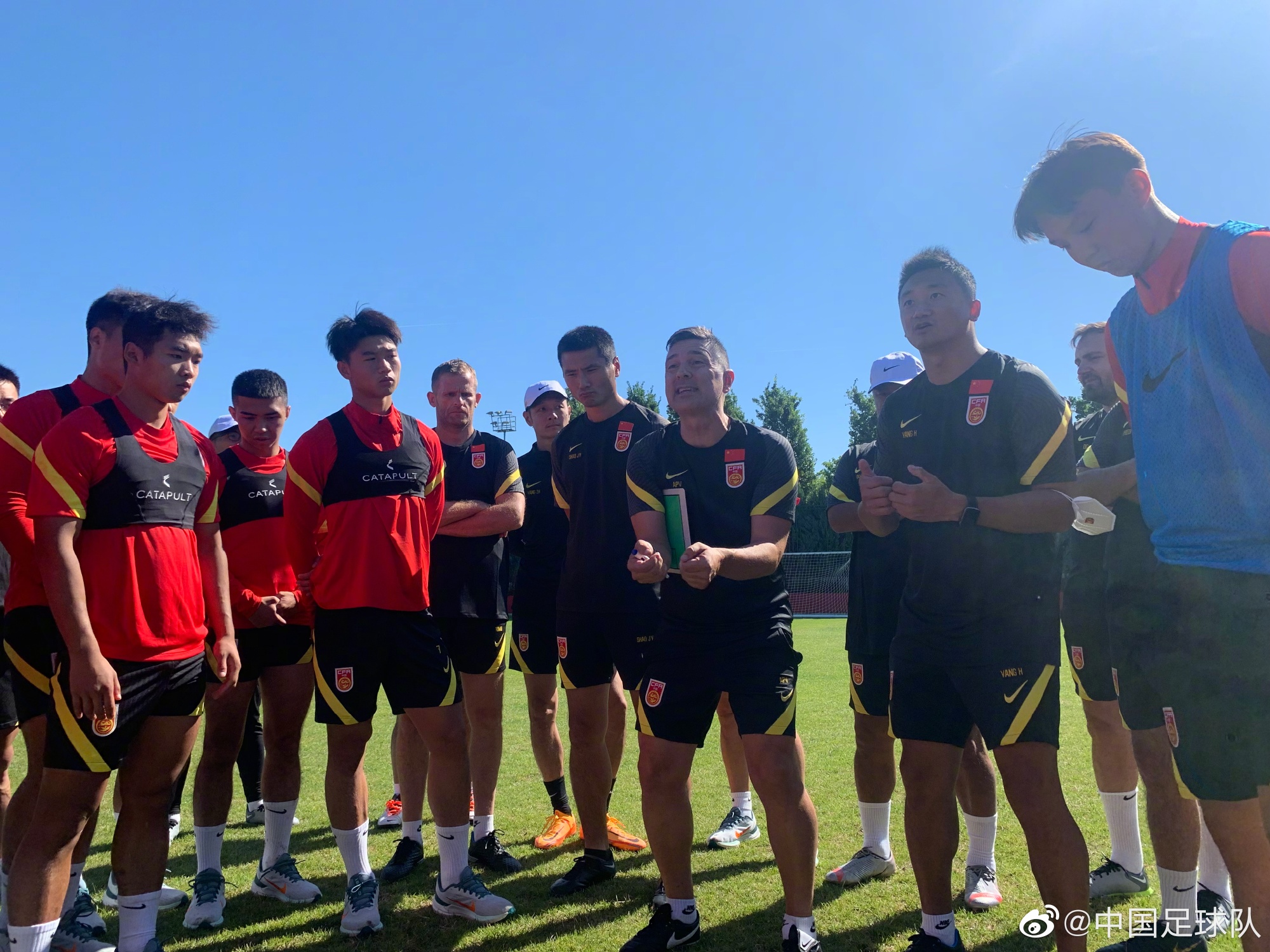 贝尔格莱德红星足球队(U19国足：主教练安东尼奥已与球队会合，在贝尔格莱德展开训练)