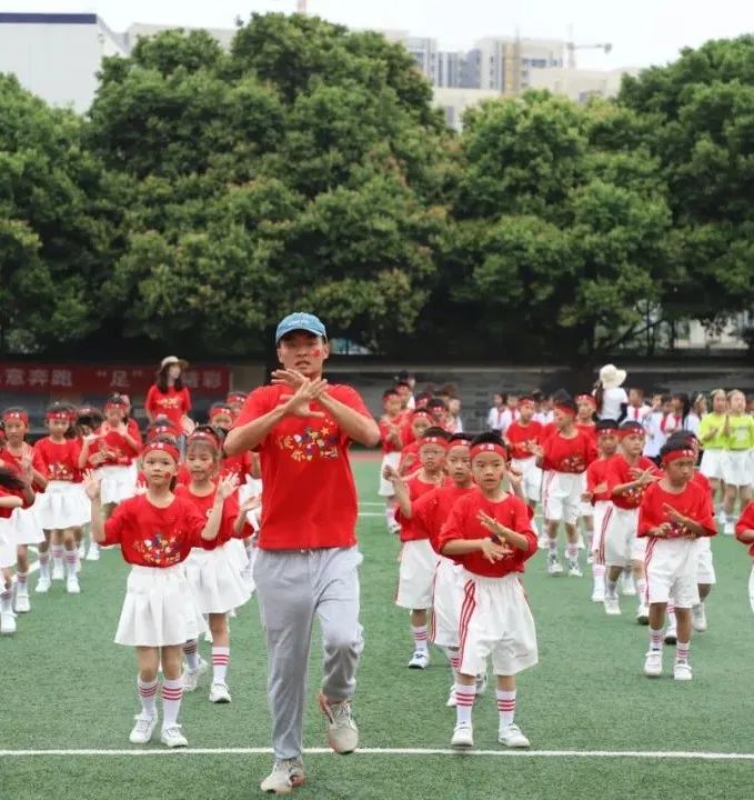 煎茶小学举行“七彩童年，精彩无限”六一庆祝活动暨校园艺术节