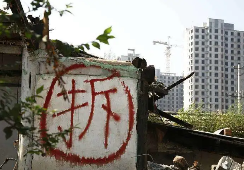 辽宁“土地奶奶”罗亚平：敛财超过6400万，还曾花5万让领导陪睡