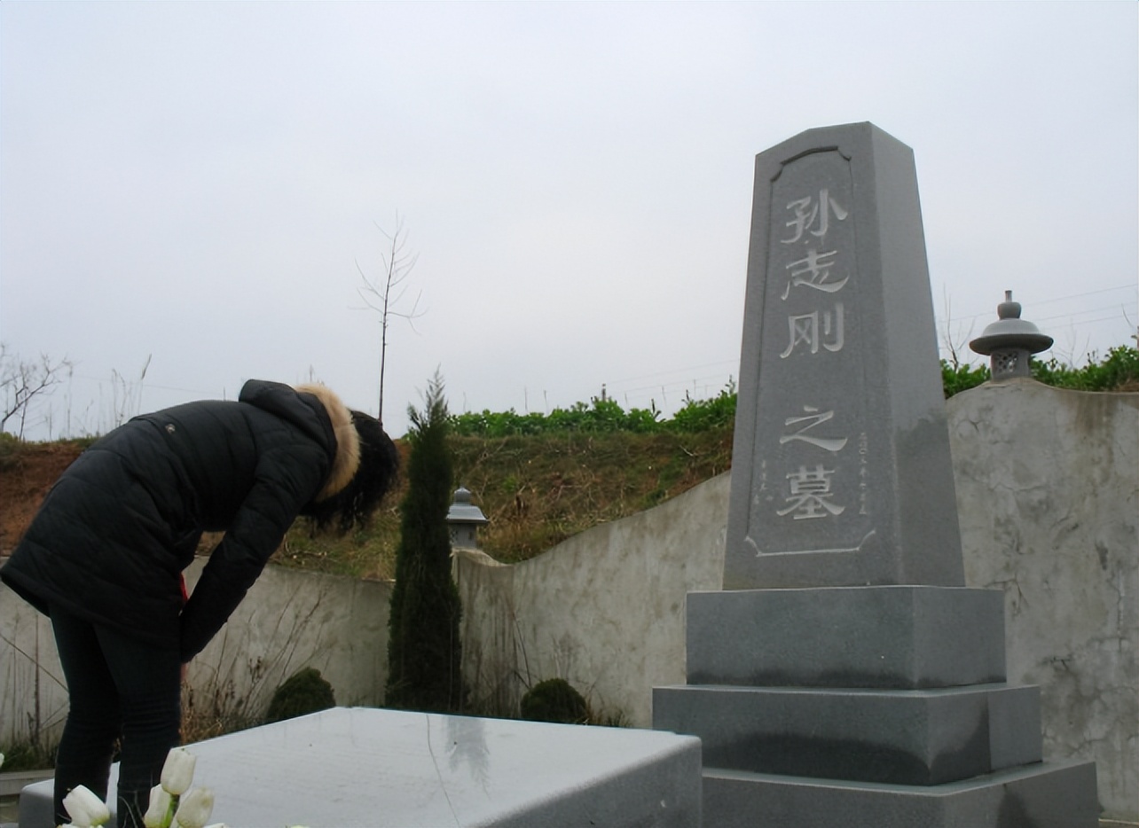 03年大学生因“三无”收容被害，涉案人员全部判刑，一项法规废除