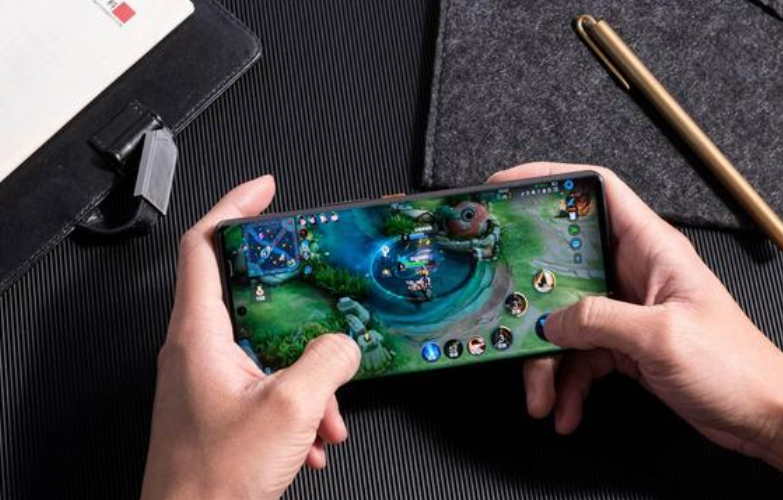 限时直降800，12GB+4nm芯+独显芯片+2K屏，还有微云台双主摄