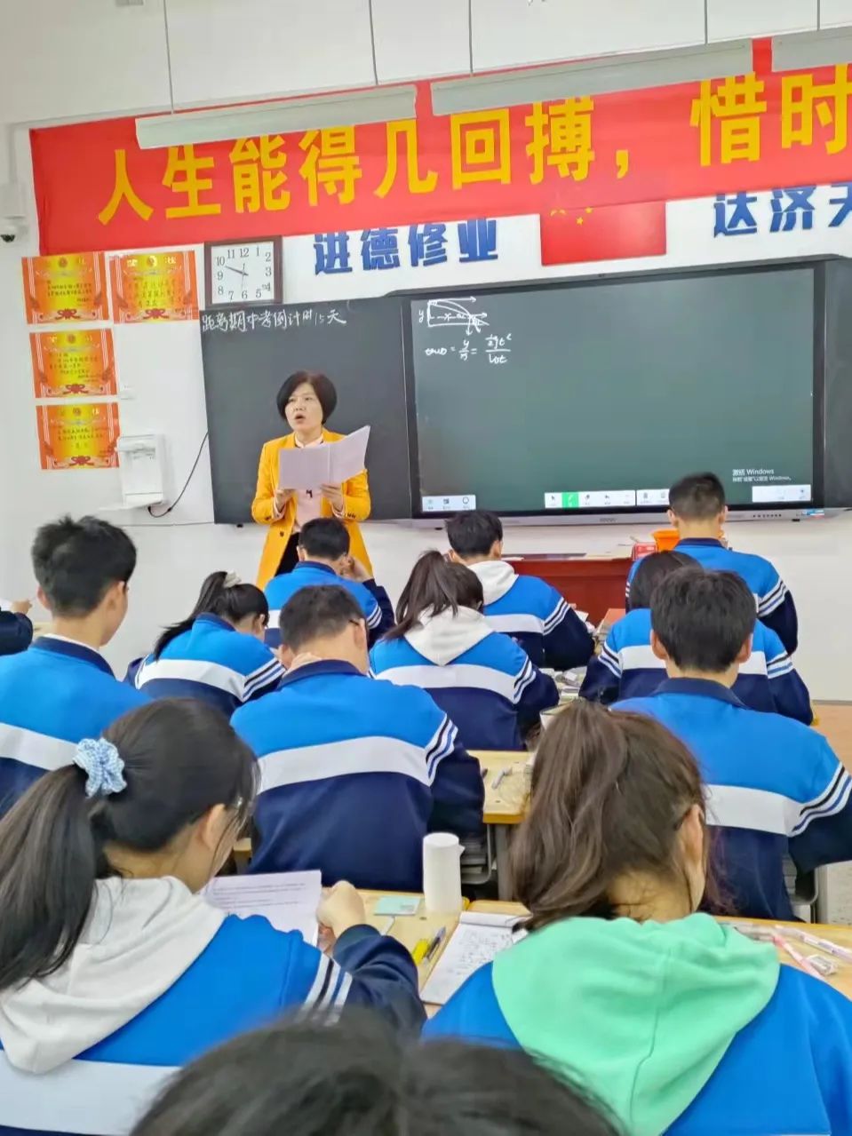 山水有时尽，师恩无尽处，致敬默默耕耘的您