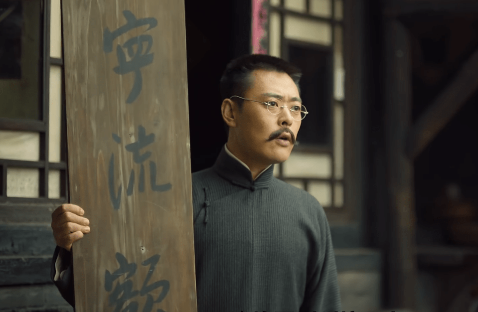 日本人出书嘲讽中国“抗日神剧”，如此乱象，该由谁来买单？