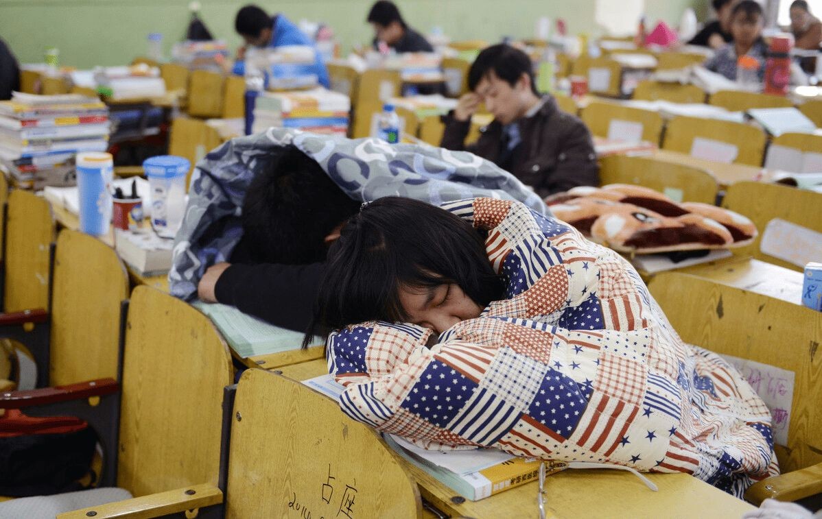 大学里的潜在竞争关系，部分学生很后悔，大学四年没有好好学习