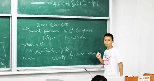 尹希12岁上中科大，公费留学后入籍美国，坦言：这里更适合我